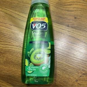 VO5  Kiwi Lime Squeeze Clarifying Shampoo Bonus Size 20% More 15 Fl Oz..